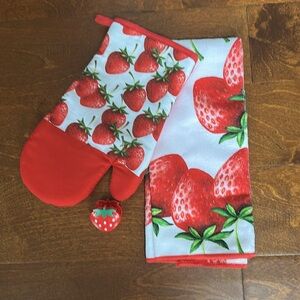 Strawberry oven mitt, microfiber towel and chip clip
